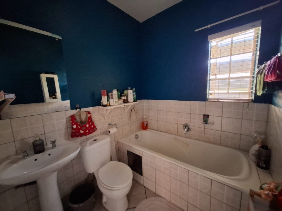 To Let 2 Bedroom Property for Rent in Waterval East North West